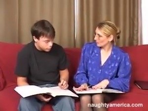 MILF tutor does her student