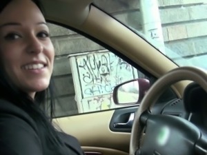 Pulled female taxi driver sucking cock