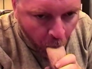 Old gay toad sucking younger dudes dick