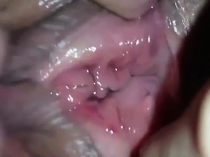 Amateur chick masturbation and squirting