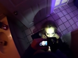 Pornstar Sarah Jessie gives a BJ in the bathroom
