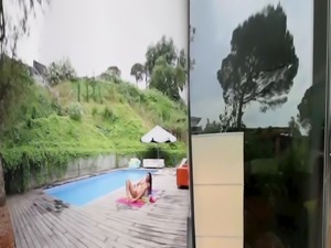 Virtual Reality Neighbors
