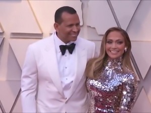 Jennifer Lopez looks sexy at the Oscars 2019