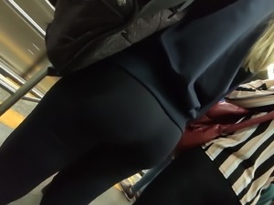 Hot big round ass black dirty legging girl