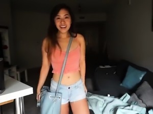 Seductive teen drops her clothes and reveals her oral skills