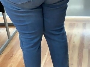 Wide booty Ebony in Blue Jeans on to me