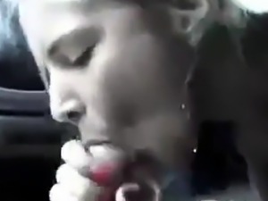 Teen blonde gives a blowjob in a car