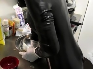 Submissive amateur slut in black latex is the perfect slave