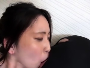 Amateur Asian girlfriend in threesome