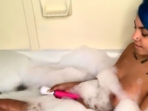 Pissing masturbating babe solo toy play