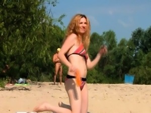 Cute nude beach girl caught on a hidden camera
