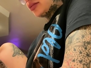 Busty tattooed dykes enjoy pussyeating