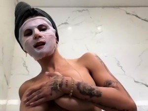 Mia Khalifa Face Mask Nipslip Video Leaked