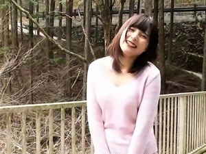 Petite Japanese Teen 18 seduce to give First Time Blowjob