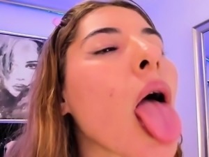Amateur preggo hoe toys her pussy close up in fetish solo