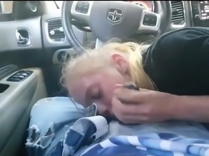 Pulled amateur eurobabe rides cock in car